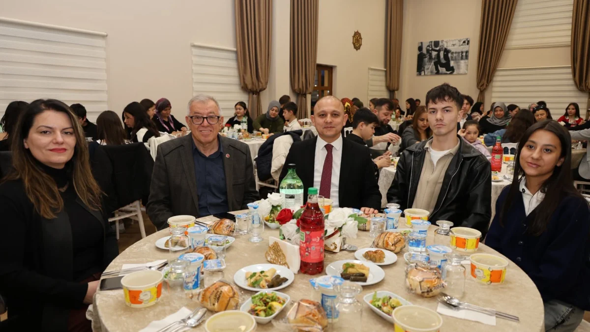 Başkan Ahmet Önal, LGS Öğrencileri ve Aileleriyle İftar Sofrasında Buluştu