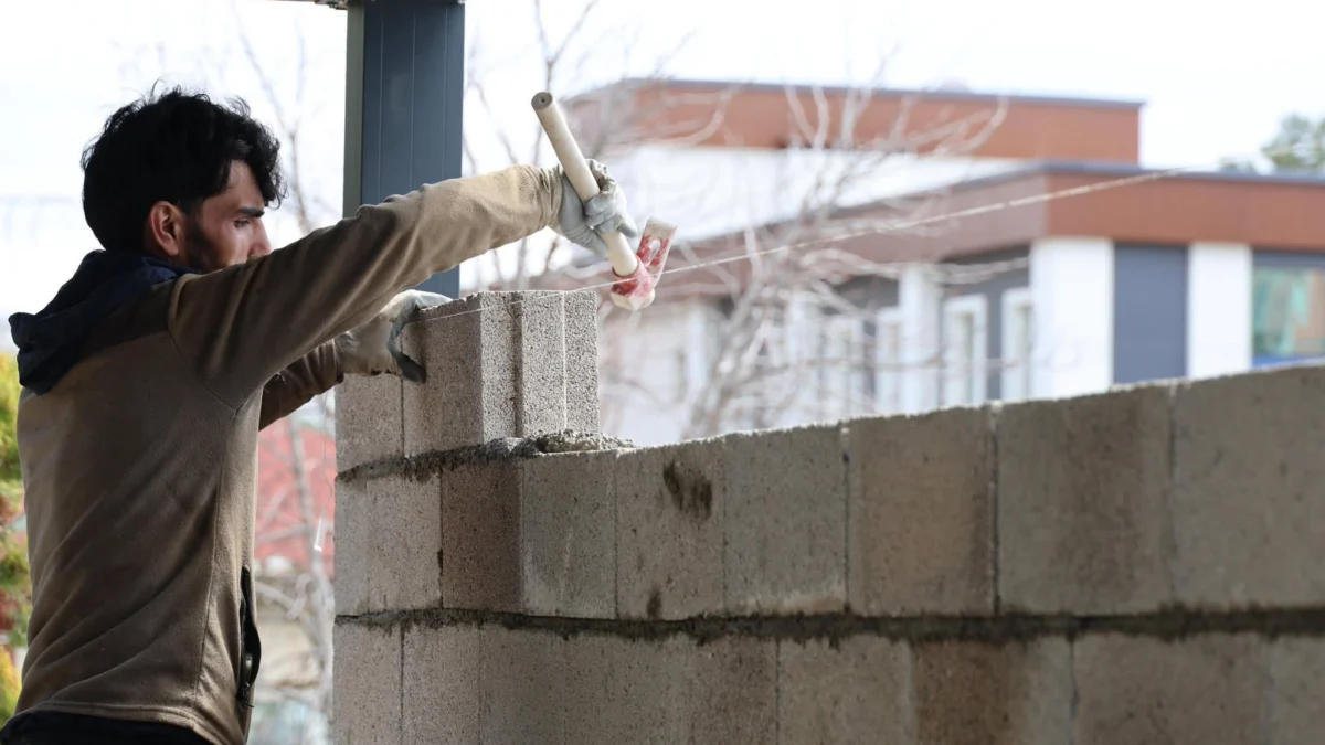 Başkan Ahmet Önal Müjdeyi Verdi: Cumhuriyet Meydanı Sosyal Tesisi Açılış İçin Gün Sayıyor