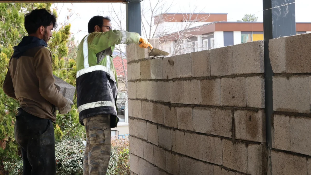 Başkan Ahmet Önal Müjdeyi Verdi: Cumhuriyet Meydanı Sosyal Tesisi Açılış İçin Gün Sayıyor