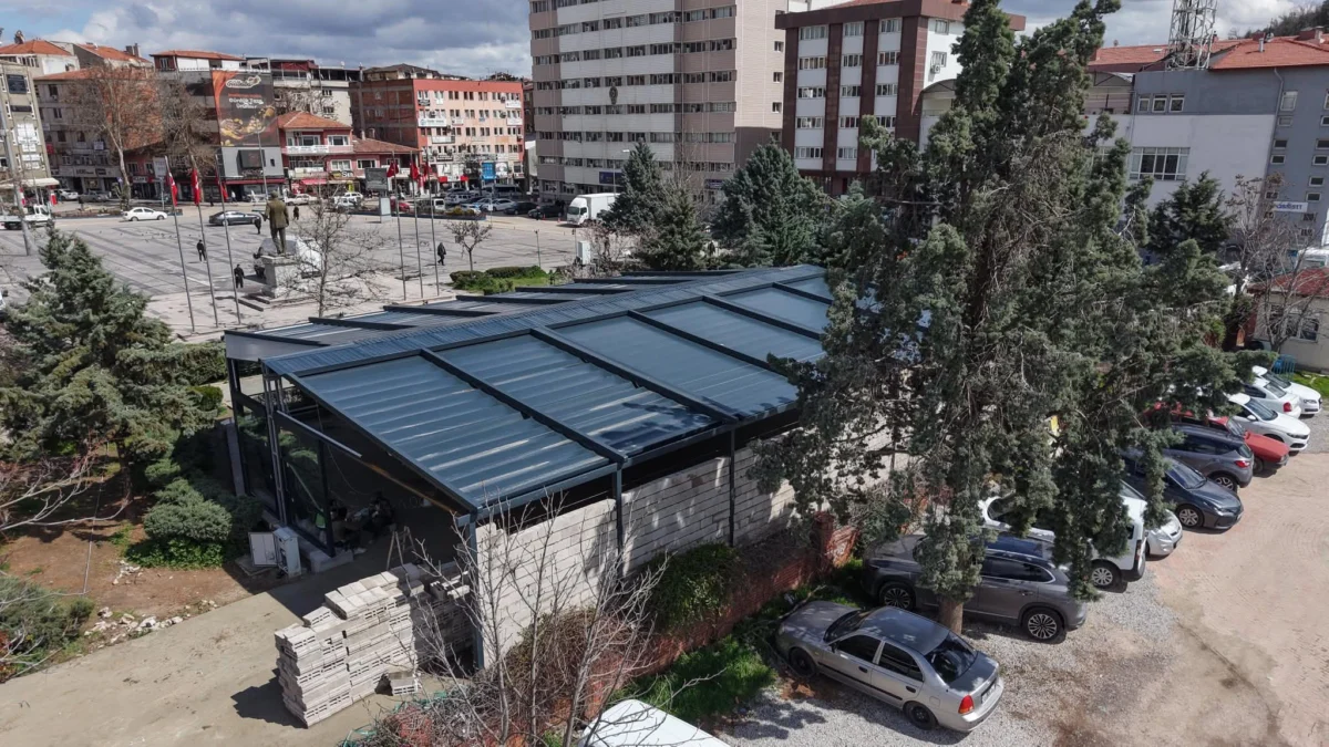 Başkan Ahmet Önal Müjdeyi Verdi: Cumhuriyet Meydanı Sosyal Tesisi Açılış İçin Gün Sayıyor