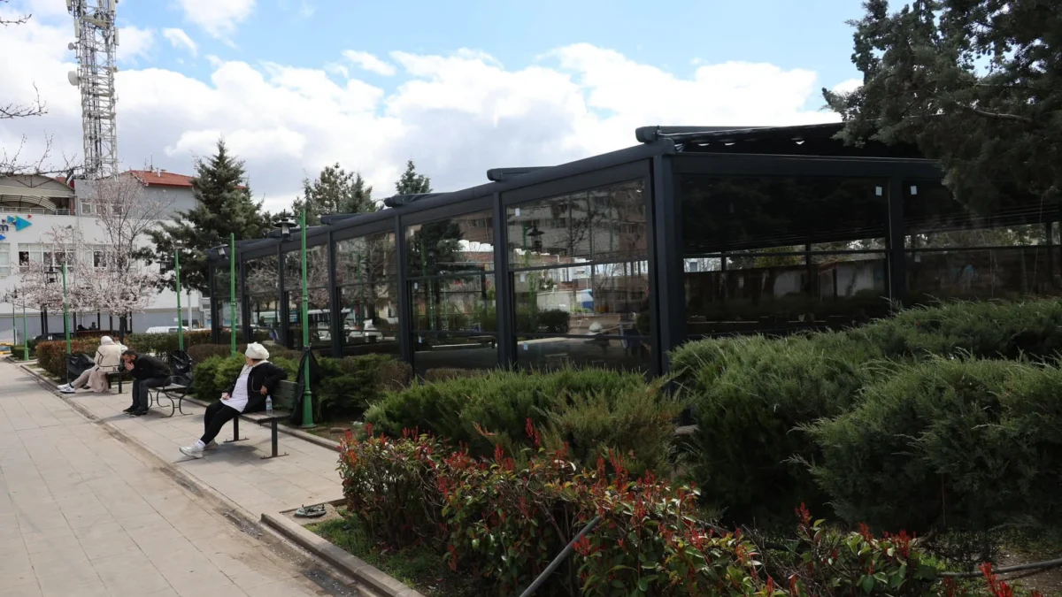 Başkan Ahmet Önal Müjdeyi Verdi: Cumhuriyet Meydanı Sosyal Tesisi Açılış İçin Gün Sayıyor