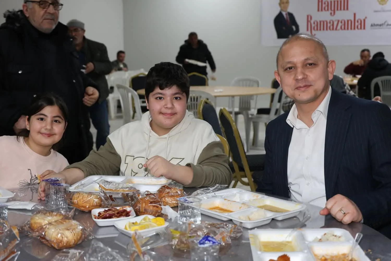 Başkan Önal, Vatandaşlarla Birlikte Ramazan Sofrasında Buluştu