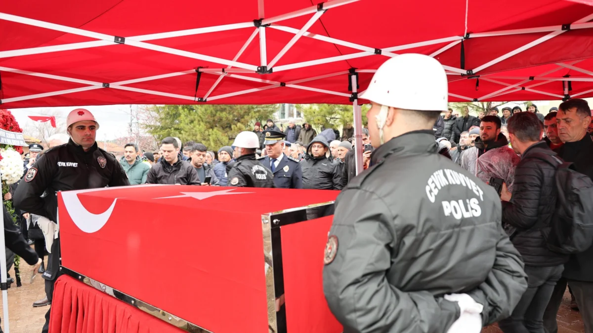 Kırıkkale’li Şehit Polis Serkan Ünal Gözyaşlarıyla Son Yolculuğuna Uğurlandı
