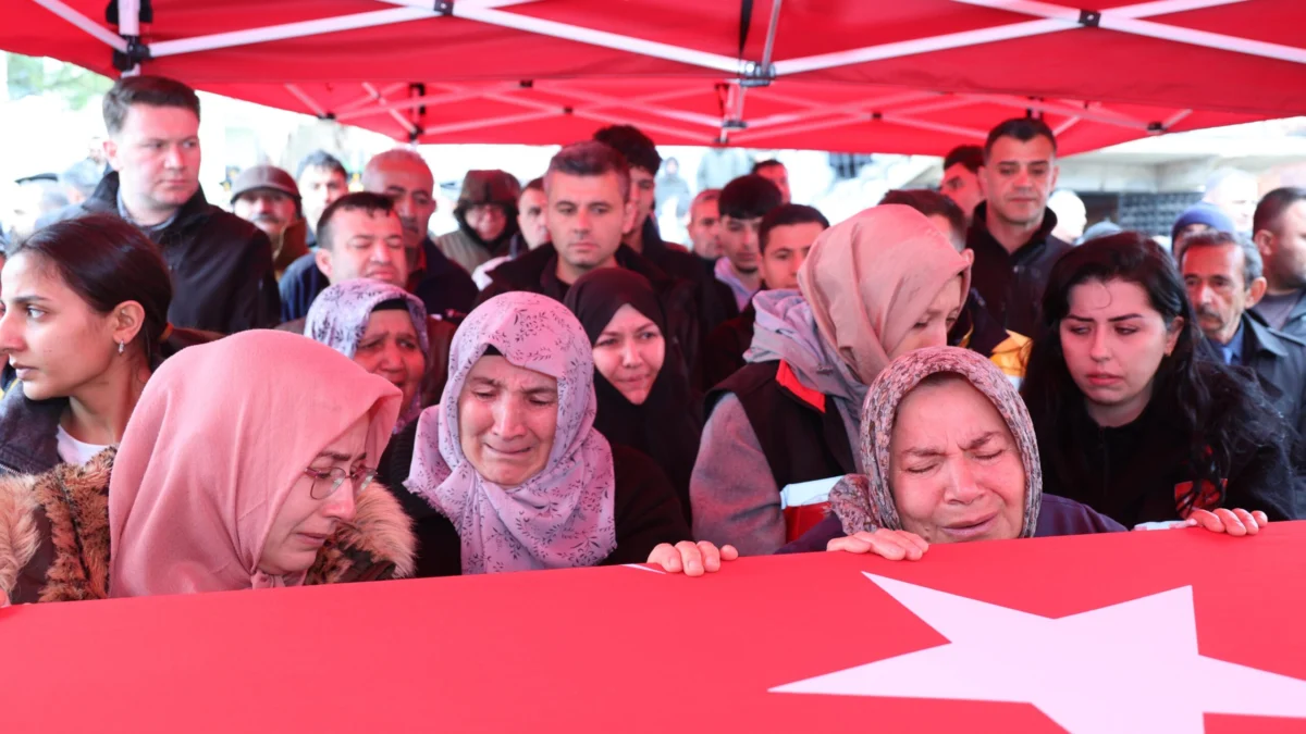 Kırıkkale’li Şehit Polis Serkan Ünal Gözyaşlarıyla Son Yolculuğuna Uğurlandı
