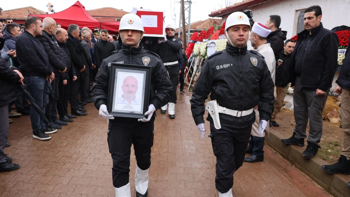 Kırıkkale’li Şehit Polis Serkan Ünal Gözyaşlarıyla Son Yolculuğuna Uğurlandı