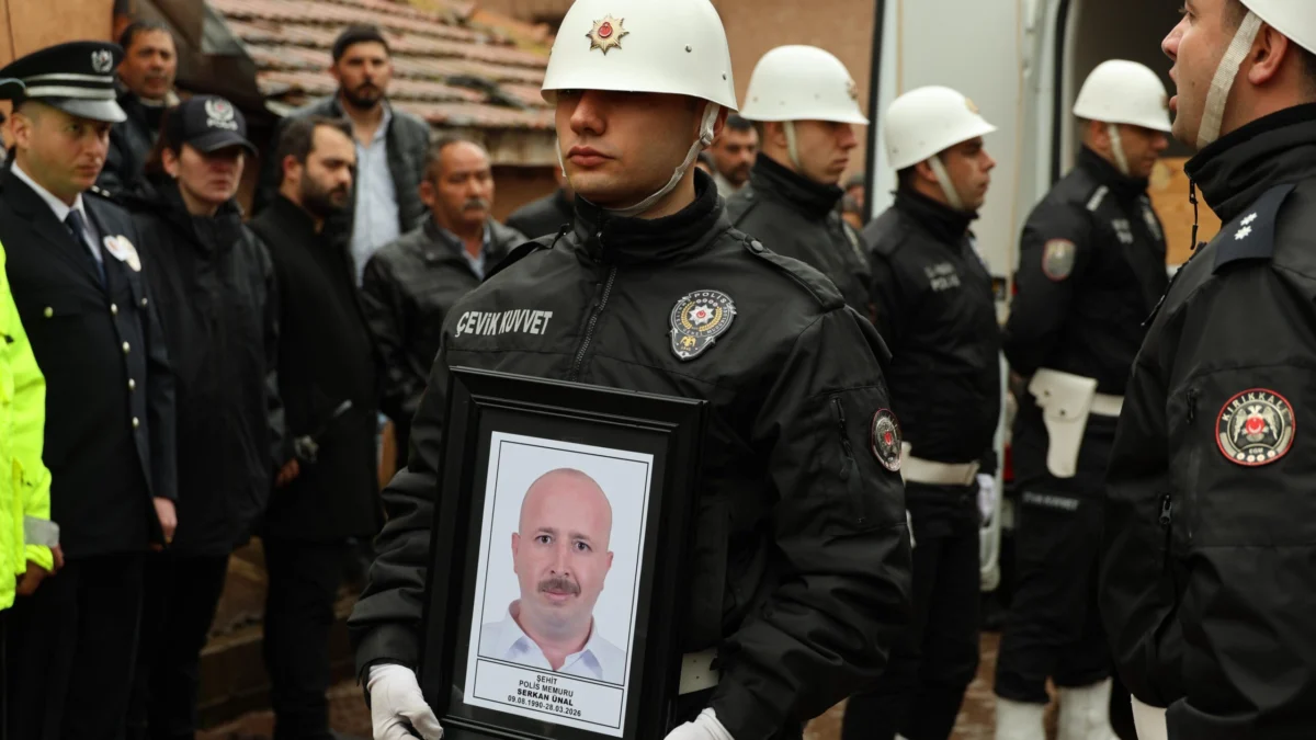 Kırıkkale’li Şehit Polis Serkan Ünal Gözyaşlarıyla Son Yolculuğuna Uğurlandı