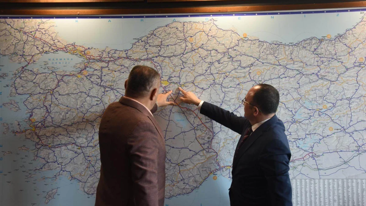 MHP Kırıkkale Milletvekili Halil Öztürk Azmetti, Karayolları Ağı Baştan Aşağı Yapılıyor