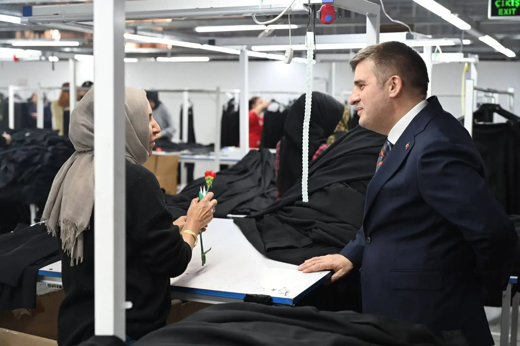 Vali Sarıibrahim’den Kadın Çalışanlara 8 Mart Ziyareti