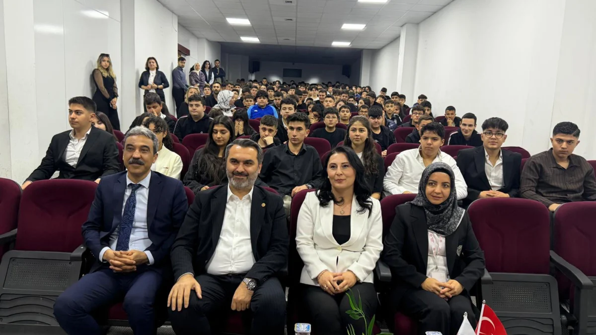 AK Parti Kırıkkale Milletvekili Mustafa Kaplan, Mektebim Koleji’nde Gençlerle Girişimciliği Konuştu
