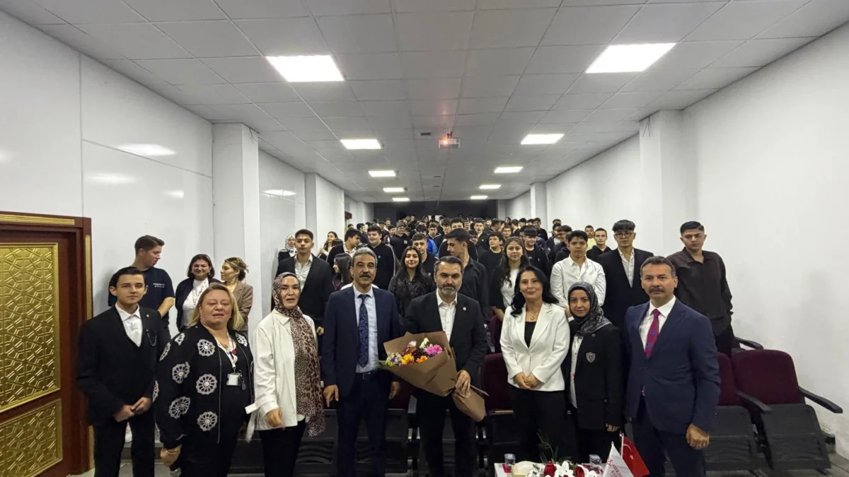 AK Parti Kırıkkale Milletvekili Mustafa Kaplan, Mektebim Koleji’nde Gençlerle Girişimciliği Konuştu