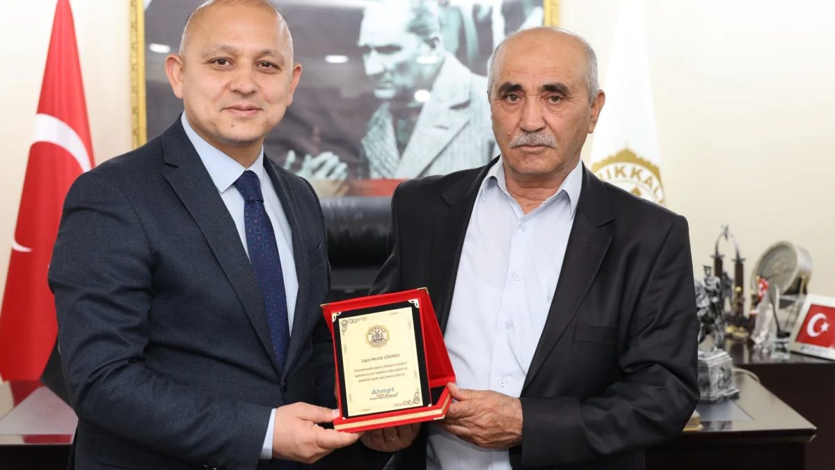Başkan Ahmet Önal’dan Emekli Personele Vefa Plaketi