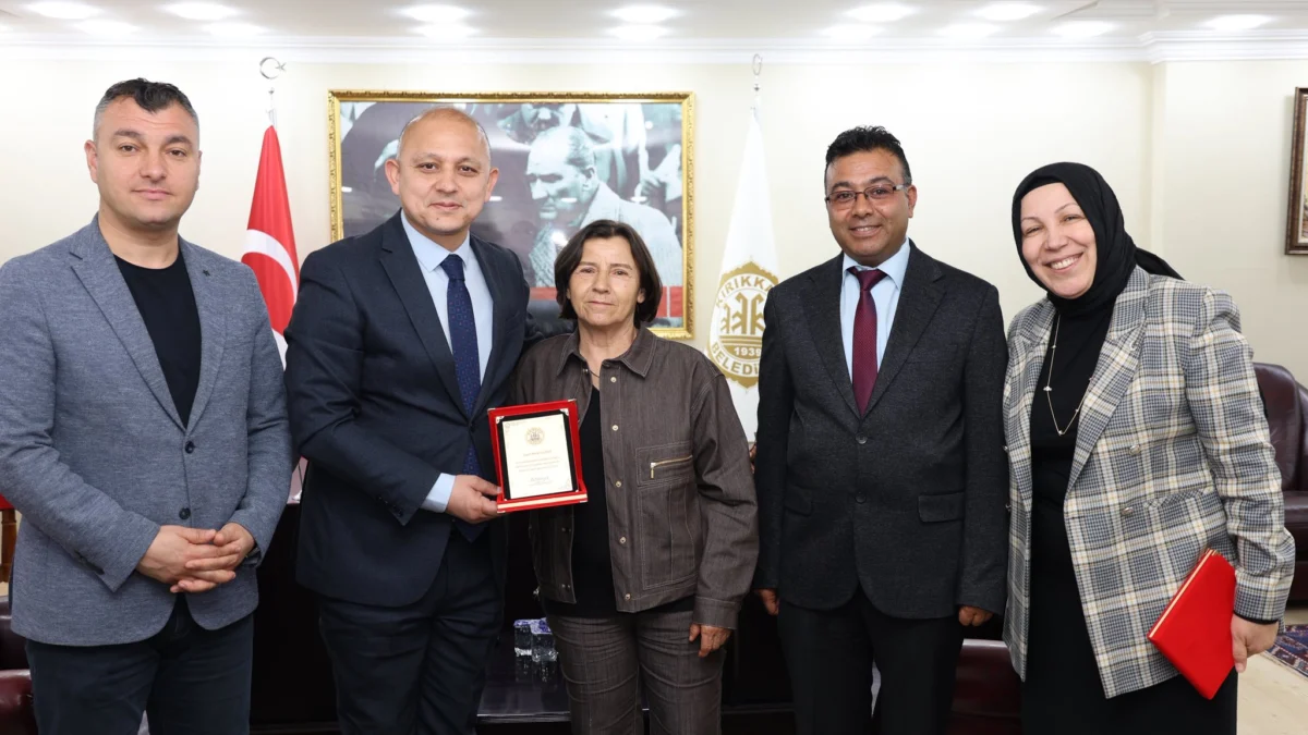 Başkan Ahmet Önal’dan Emekli Personele Vefa Plaketi