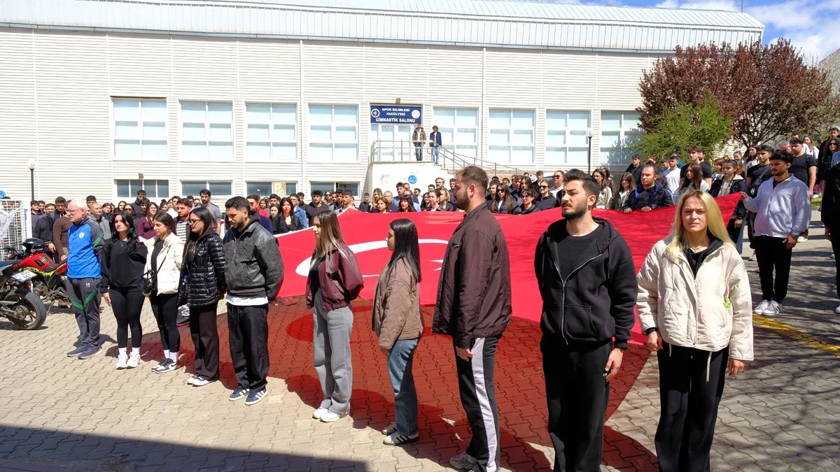 Kırıkkale Üniversitesi’nde Şehitler İçin Anlamlı Yürüyüş: Gençler Şehitleri Unutmadı