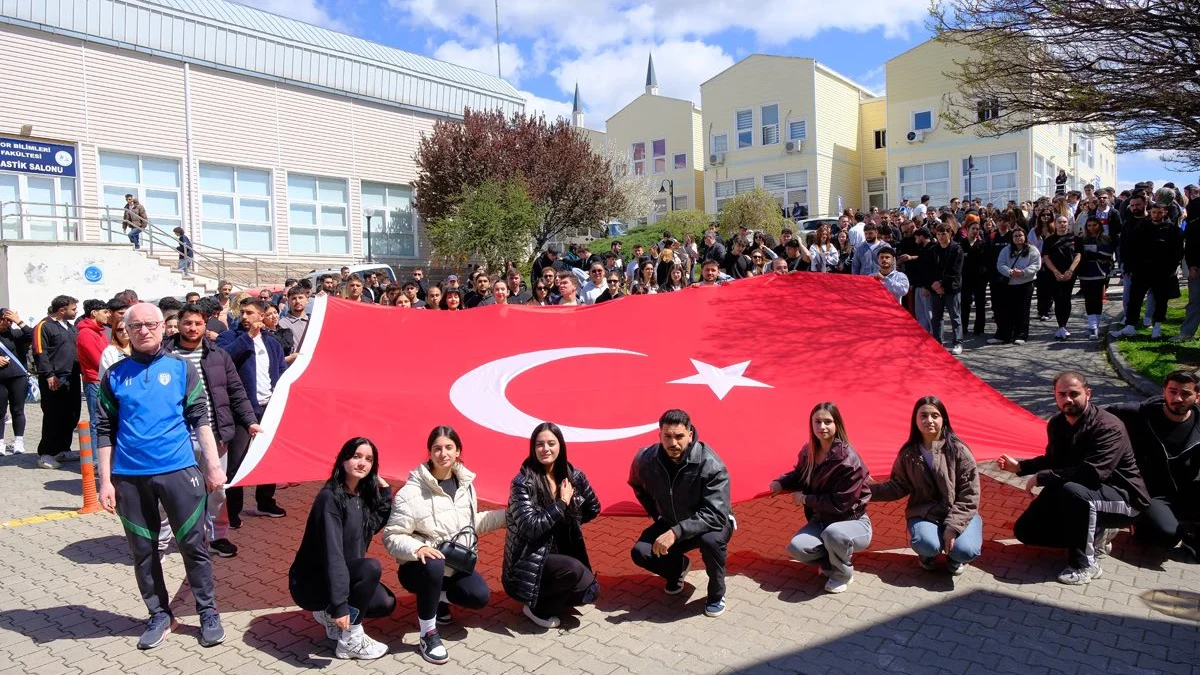Kırıkkale Üniversitesi’nde Şehitler İçin Anlamlı Yürüyüş: Gençler Şehitleri Unutmadı