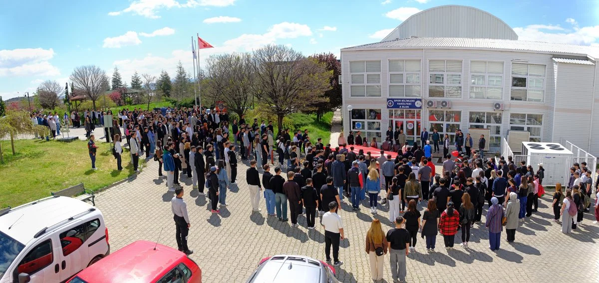 Kırıkkale Üniversitesi’nde Şehitler İçin Anlamlı Yürüyüş: Gençler Şehitleri Unutmadı