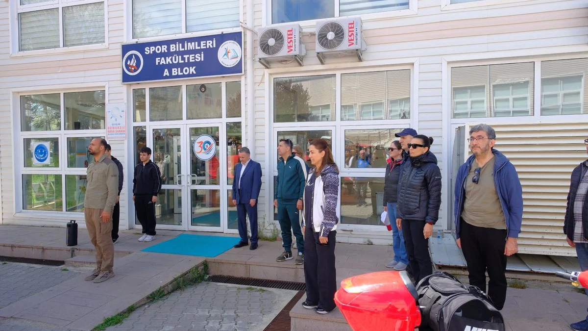 Kırıkkale Üniversitesi’nde Şehitler İçin Anlamlı Yürüyüş: Gençler Şehitleri Unutmadı
