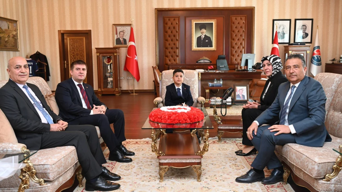 Kırıkkale Valiliği’nde 23 Nisan Coşkusu: Vali Sarıibrahim Koltuğunu Yağız Erel’e Devretti