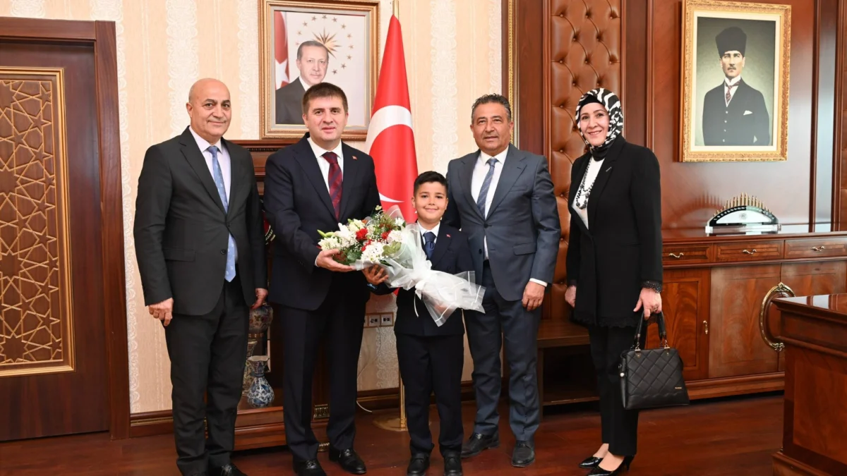 Kırıkkale Valiliği’nde 23 Nisan Coşkusu: Vali Sarıibrahim Koltuğunu Yağız Erel’e Devretti