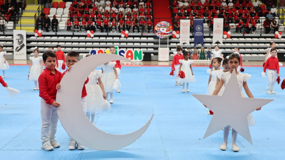 Kırıkkale’de 23 Nisan Coşkuyla Kutlandı: Miniklerden Görkemli Kutlama