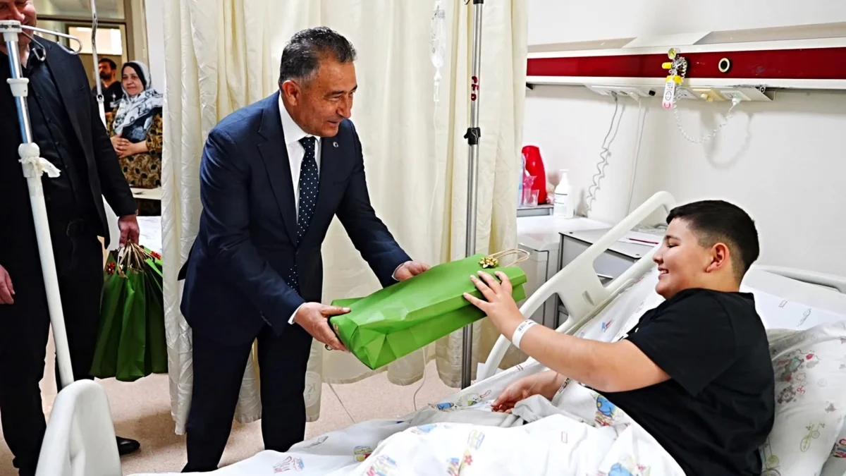 Kırıkkale’de Hastanede Tedavi Gören Çocuklara 23 Nisan Sürprizi: Bayram Coşkusu Odalara Taşındı