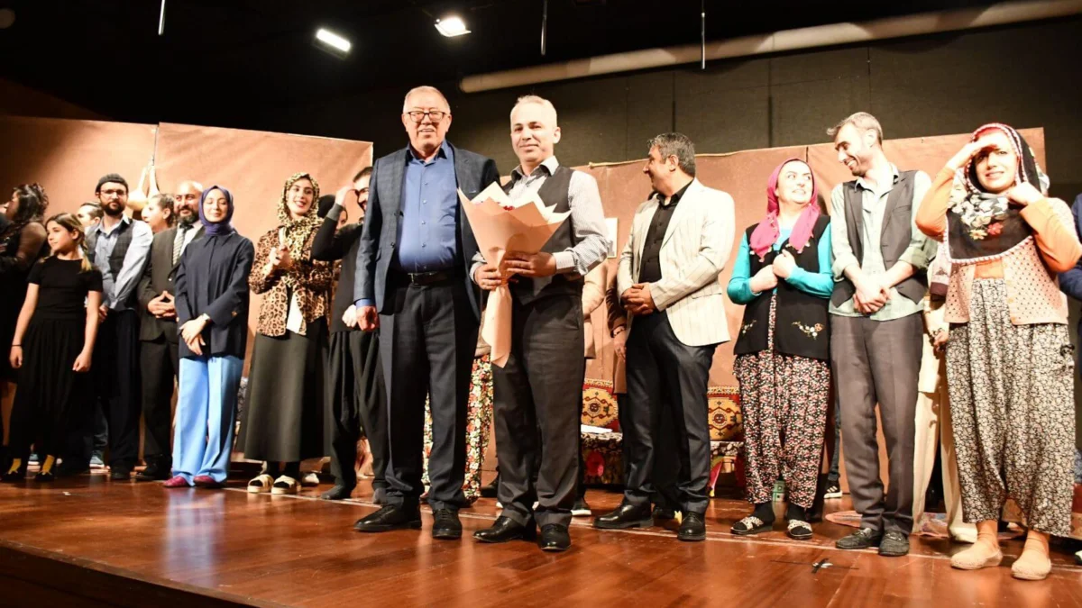 Kırıkkale’de Tiyatroya Büyük İlgi: “Muhsin Baba’ya Vefa” Ayakta Alkışlandı
