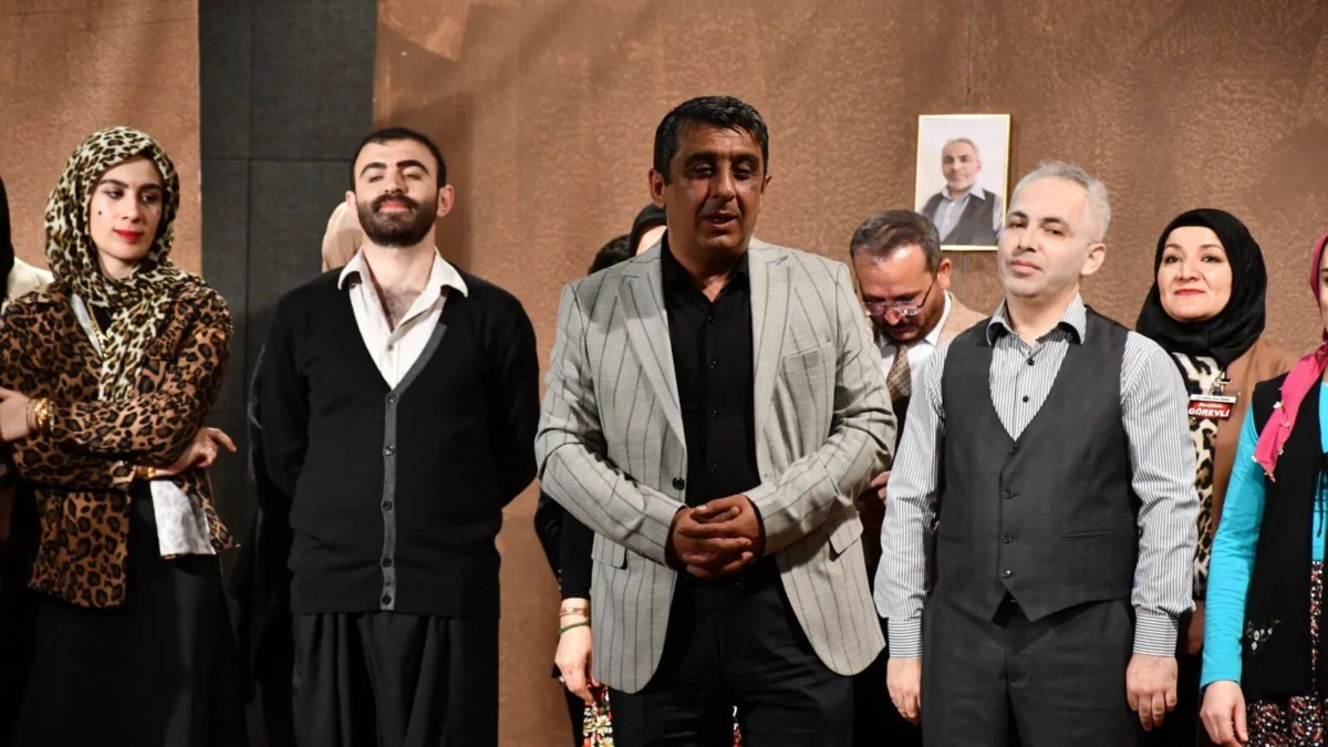 Kırıkkale’de Tiyatroya Büyük İlgi: “Muhsin Baba’ya Vefa” Ayakta Alkışlandı