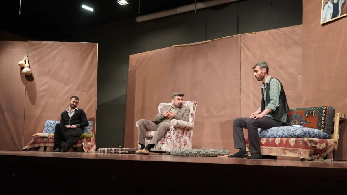 Kırıkkale’de Tiyatroya Büyük İlgi: “Muhsin Baba’ya Vefa” Ayakta Alkışlandı