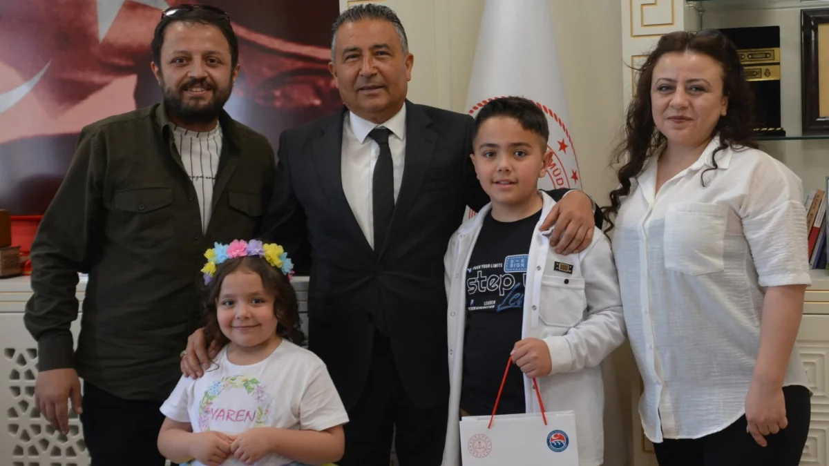 Minik Yaren’den Milli Eğitim Müdürü Rahmi Güney’e Anlamlı Ziyaret