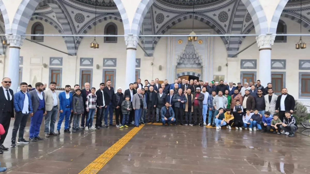 Kırıkkale Nur Camii’nde Manevi Buluşma: 8 Nisan Romanlar Günü Dualarla Kutlandı
