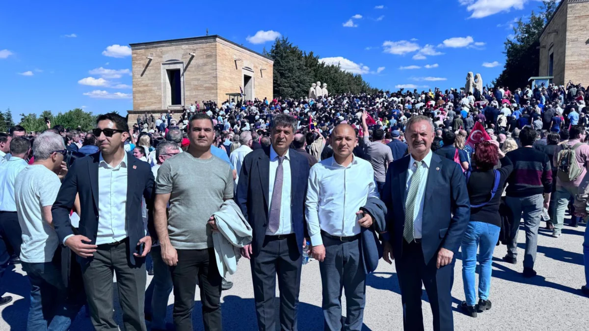 Ahmet Önal ve Onur Yüksel Bozdağ, Ankara’daki Özgür Özel’in Bayramlaşma Programına Katıldı