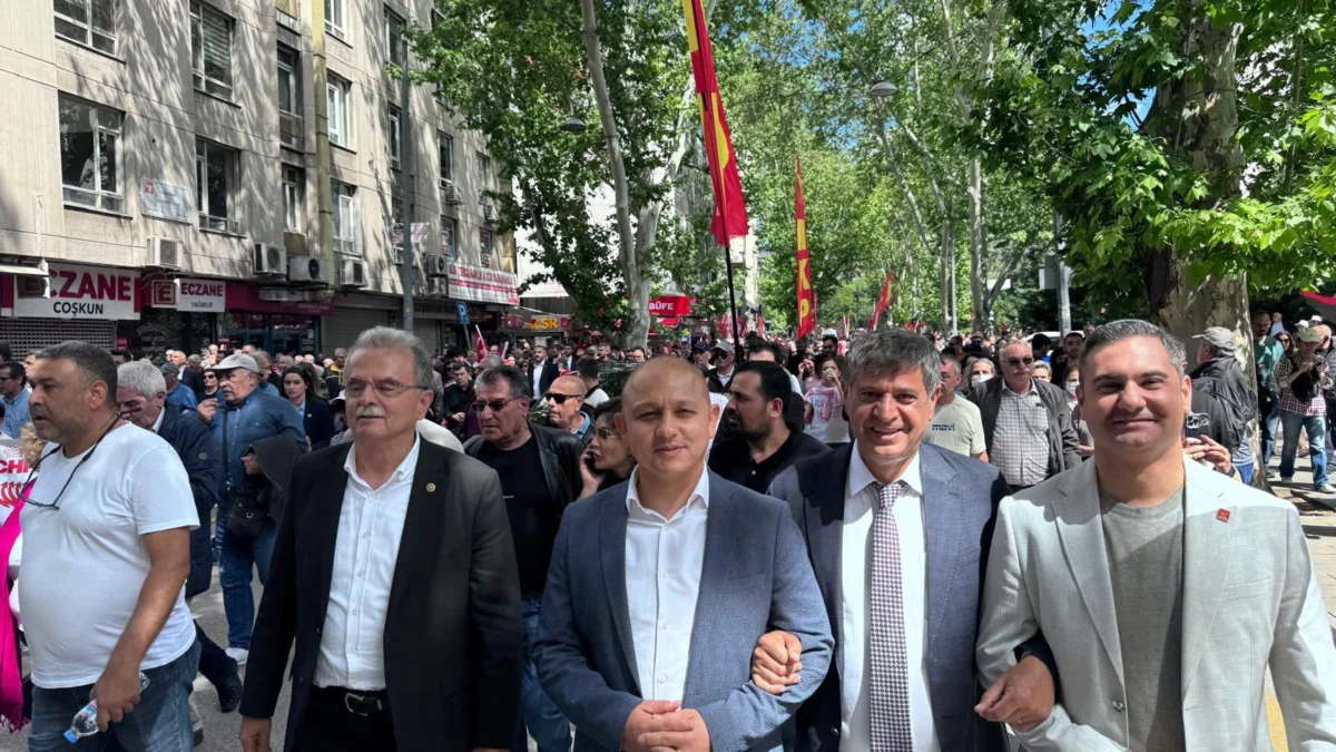 Ahmet Önal ve Onur Yüksel Bozdağ, Ankara’daki Özgür Özel’in Bayramlaşma Programına Katıldı