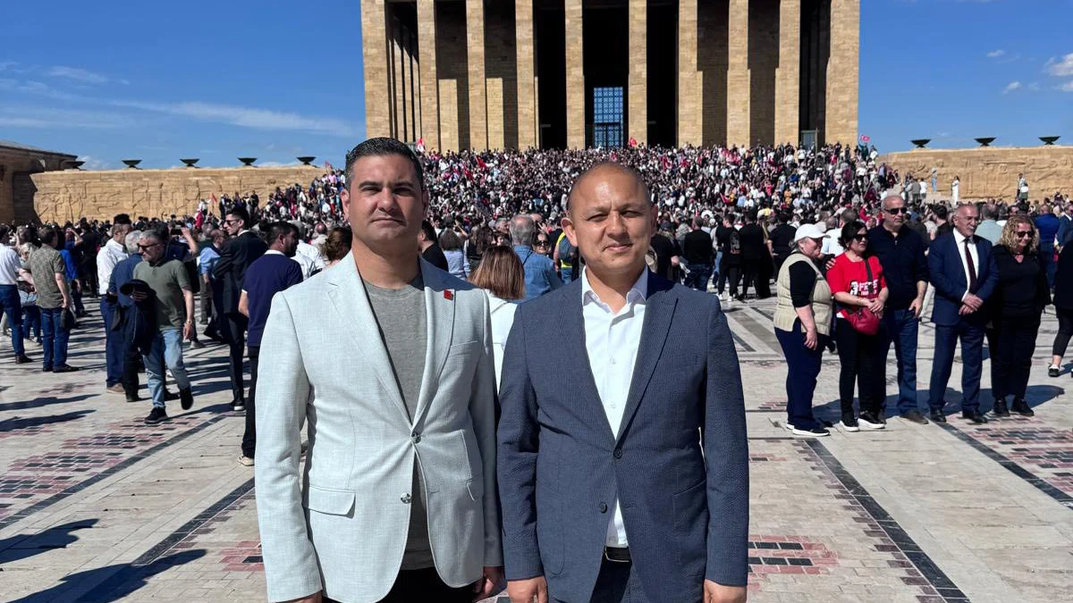 Ahmet Önal ve Onur Yüksel Bozdağ, Ankara’daki Özgür Özel’in Bayramlaşma Programına Katıldı