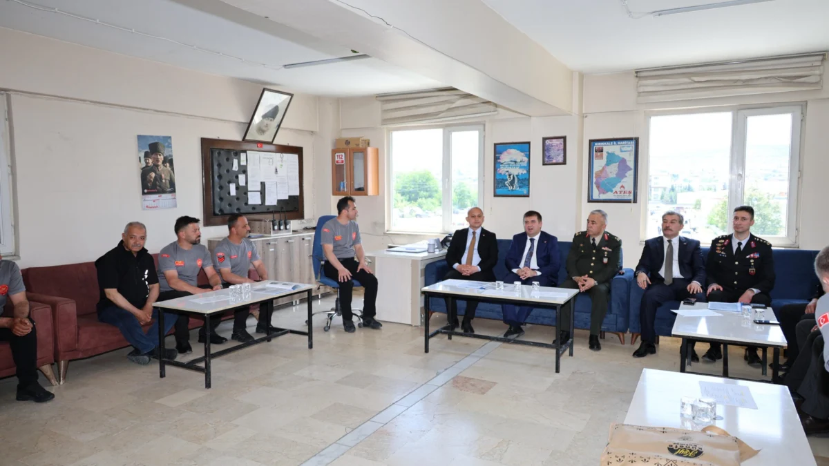 Kırıkkale Protokolünden Kontrol Noktasında Bayram Denetimi: Vali Sarıibrahim’den Sürücülere Önemli Uyarılar