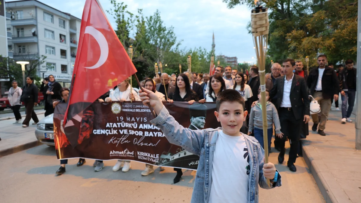 Kırıkkale’de 19 Mayıs Coşkusu: Fener Alayı ve Konserle Cumhuriyet Ruhu Yaşatıldı