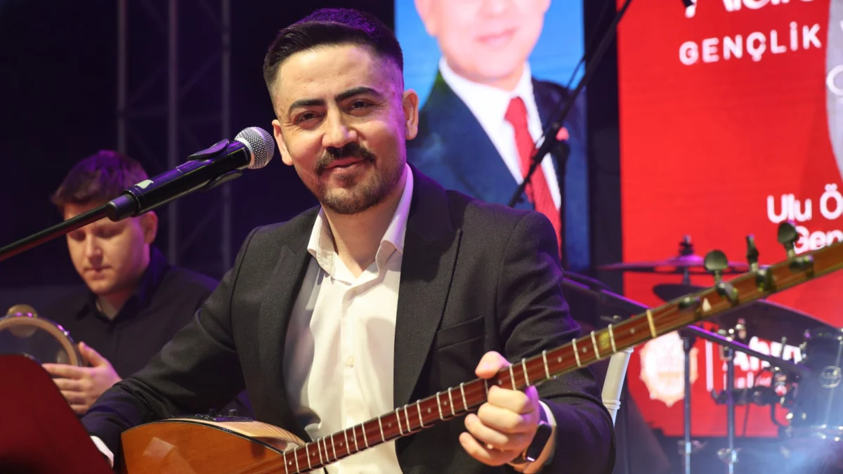 Kırıkkale’de 19 Mayıs Coşkusu: Fener Alayı ve Konserle Cumhuriyet Ruhu Yaşatıldı