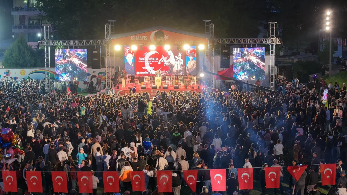 Kırıkkale’de 19 Mayıs Coşkusu: Fener Alayı ve Konserle Cumhuriyet Ruhu Yaşatıldı