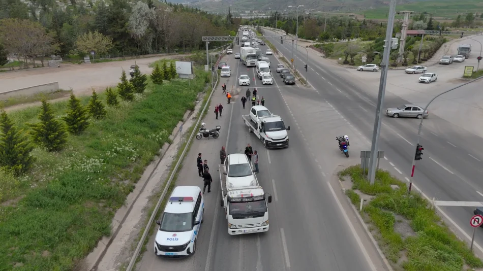 Kırıkkale’de İki Otomobil Çarpıştı: 2’si Çocuk 7 Yaralı