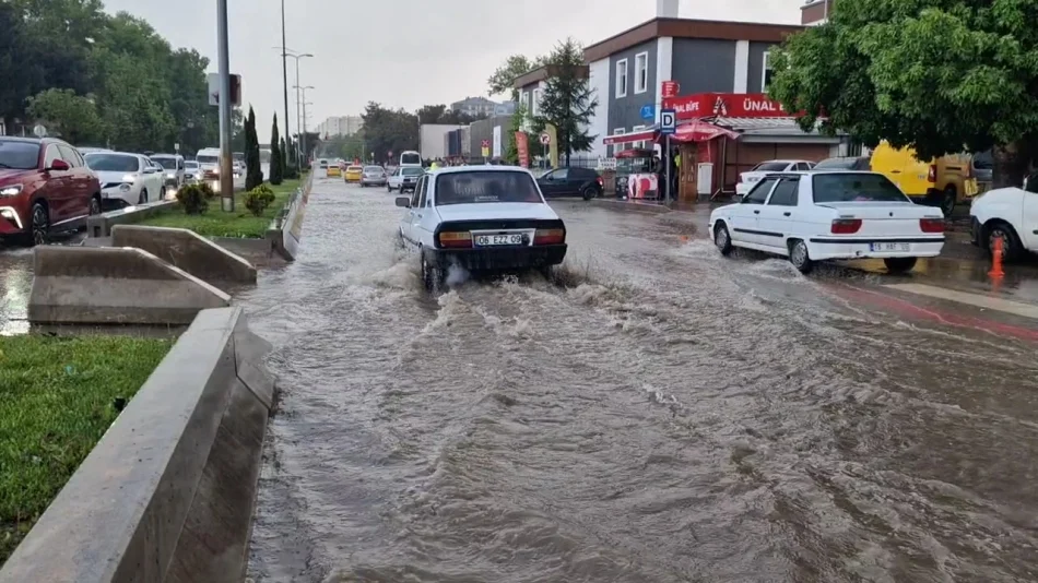 Kırıkkale’de Sağanak Yağış Hayatı Felç Etti: Belediye Ekipleri Seferber Oldu!