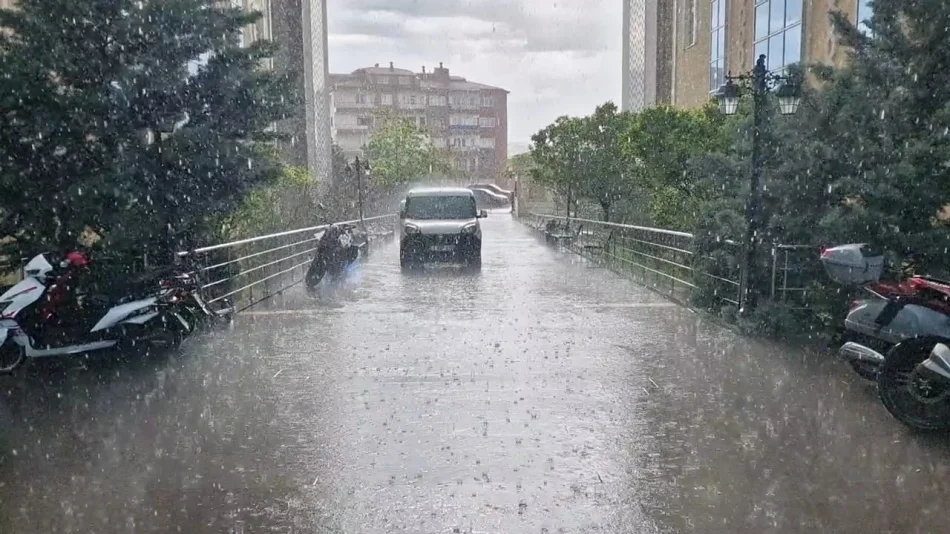 Kırıkkale’de Sağanak Yağış Hayatı Felç Etti: Belediye Ekipleri Seferber Oldu!