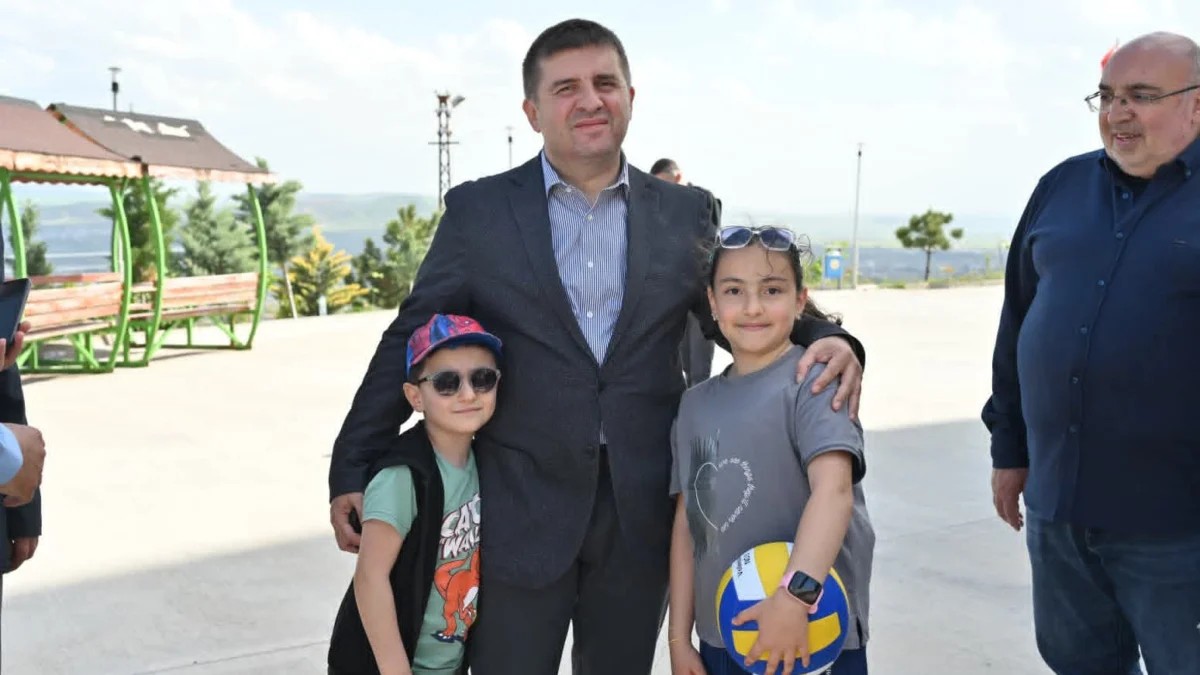 Kırıkkale’de Uçurtma Şenliği Coşkusu: Vali Sarıibrahim Çocukların Sevincine Ortak Oldu