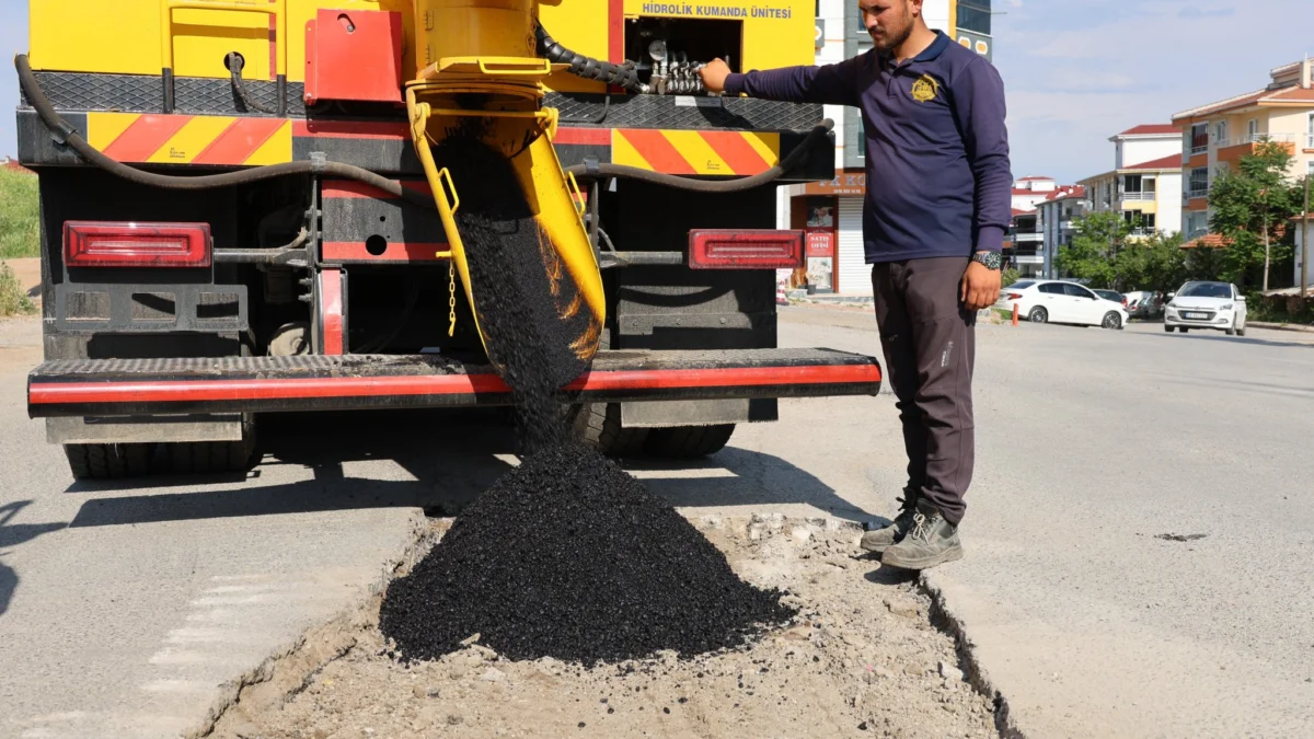 Başkan Önal Duyurdu: Kırıkkale Belediyesi Araç Filosuna Yeni Asfalt Yama Robotu Katıldı