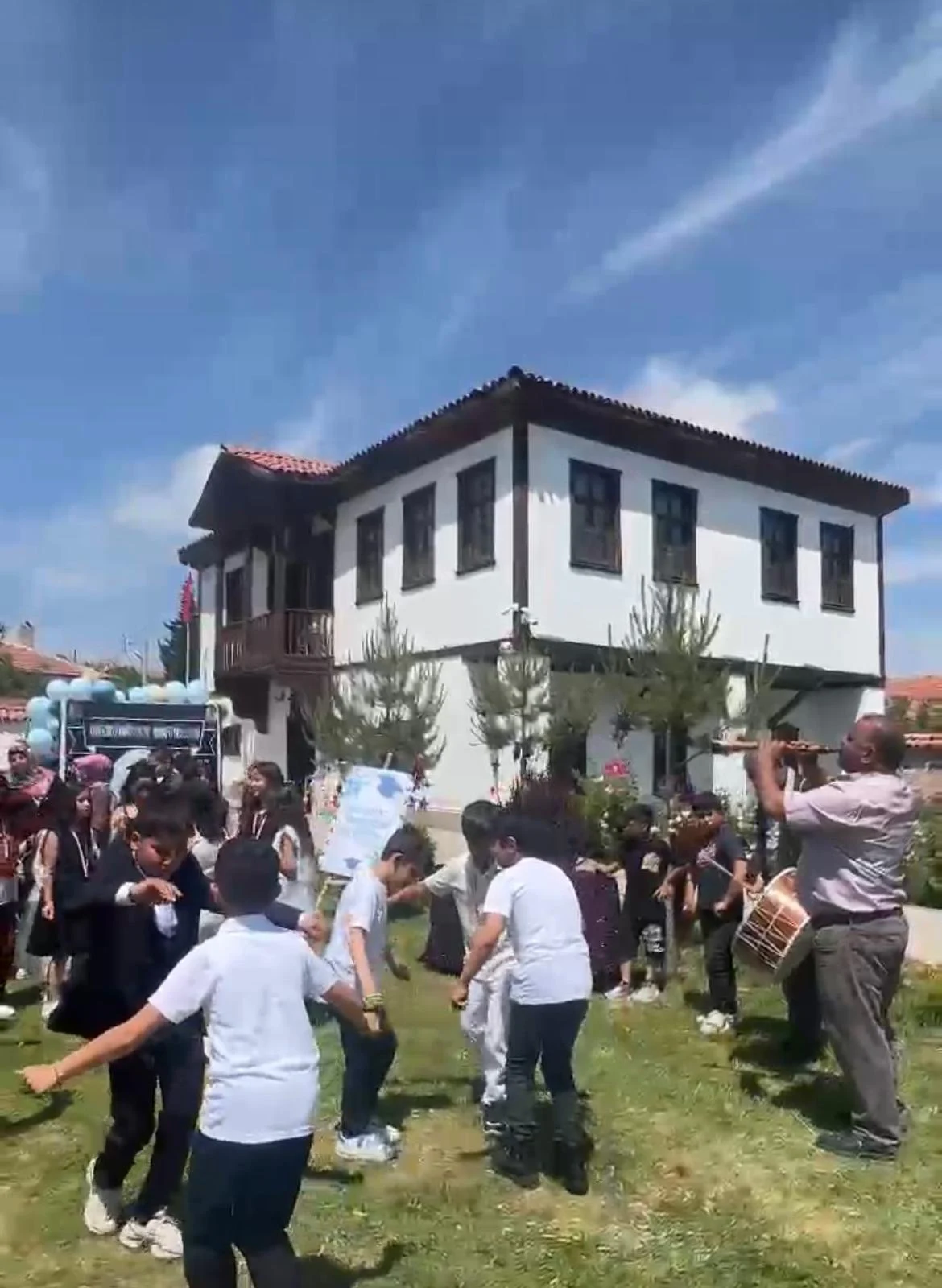 Davullu Zurnalı Mezuniyet Coşkusu! Keskin Mehmet Arifoğlu İlkokulu 4. Sınıfları Kep Attı