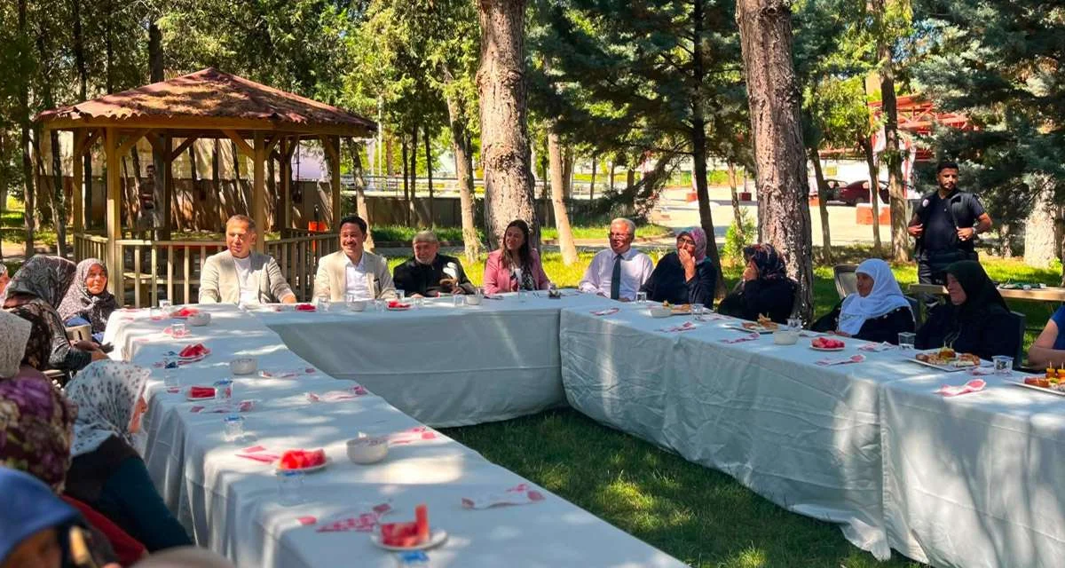 Delice’de Asırlık Çınarlar Unutulmadı: Devletin Şefkat Eli Yaşlıların Evine Değdi