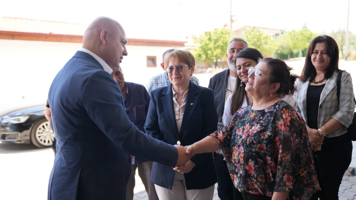 Karşıyaka Mahalle Konağı’nda Göz Kamaştıran Sergi: Başkan Önal’dan Kadınlara Tam Destek