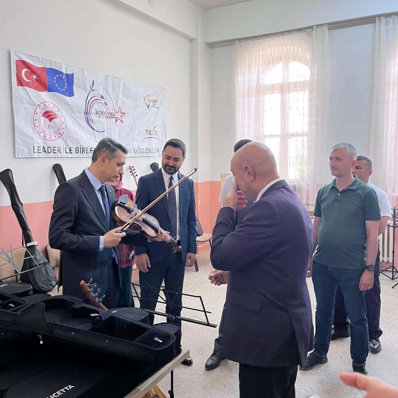 Keskin’de Bozlak Geleneğine Güçlü Destek: Kaymakam Kayatürk Hacı Taşan Müzik Odası’nı İnceledi