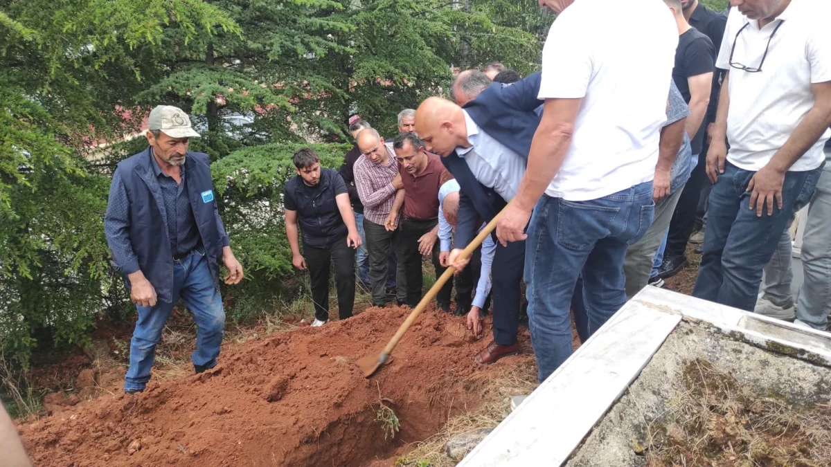 Kırıkkale Belediye Başkanı Ahmet Önal’ın Acı Günü: Yengesi Fatma Önal Son Yolculuğuna Uğurlandı