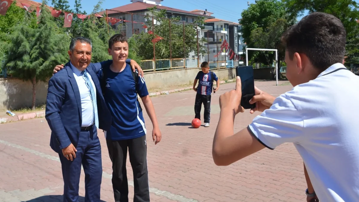 Kırıkkale İl Milli Eğitim Müdürü Rahmi Güney’den Okul Ziyareti: Öğrencilerle Samimi Buluşma