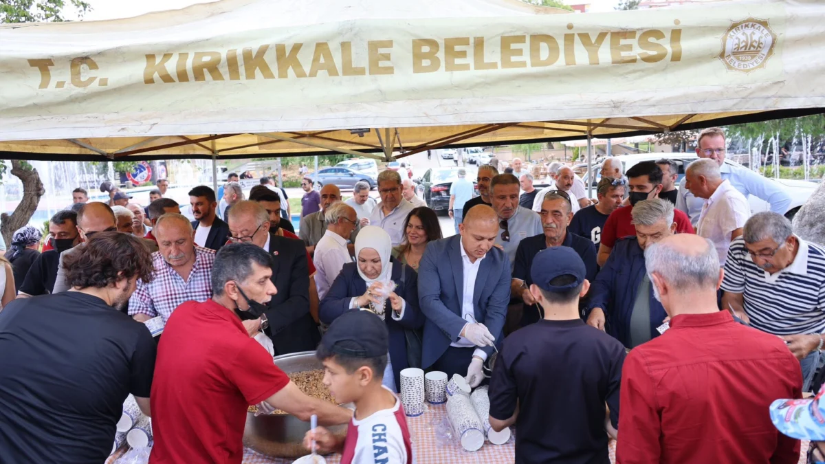 Kırıkkale’de Aşure Geleneği Yaşatıldı: Başkan Ahmet Önal Vatandaşlara İkramda Bulundu