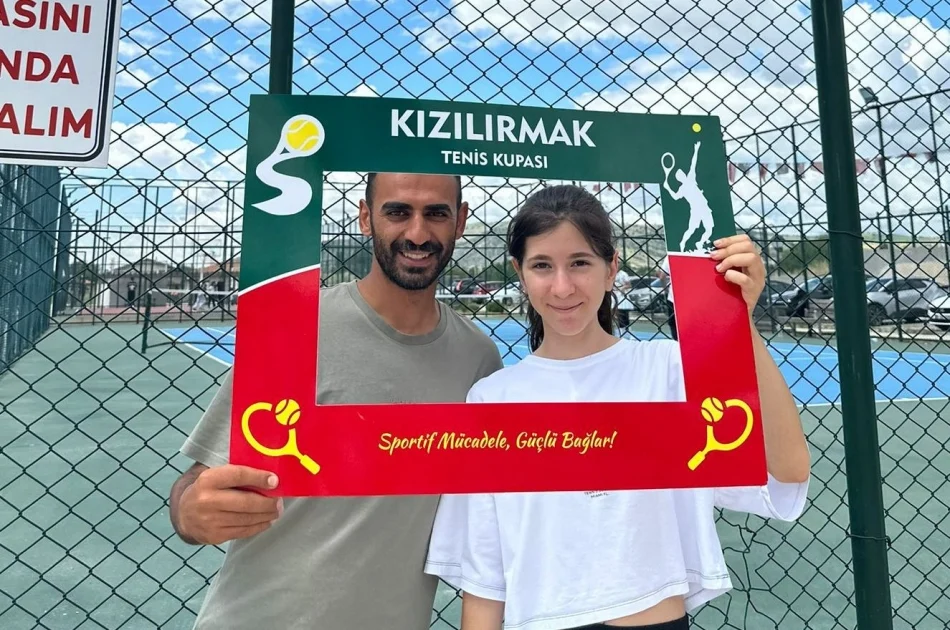 Kırıkkale’de Bir İlk: Kızılırmak Tenis Turnuvası Görkemli Bir Kapanışla Sona Erdi