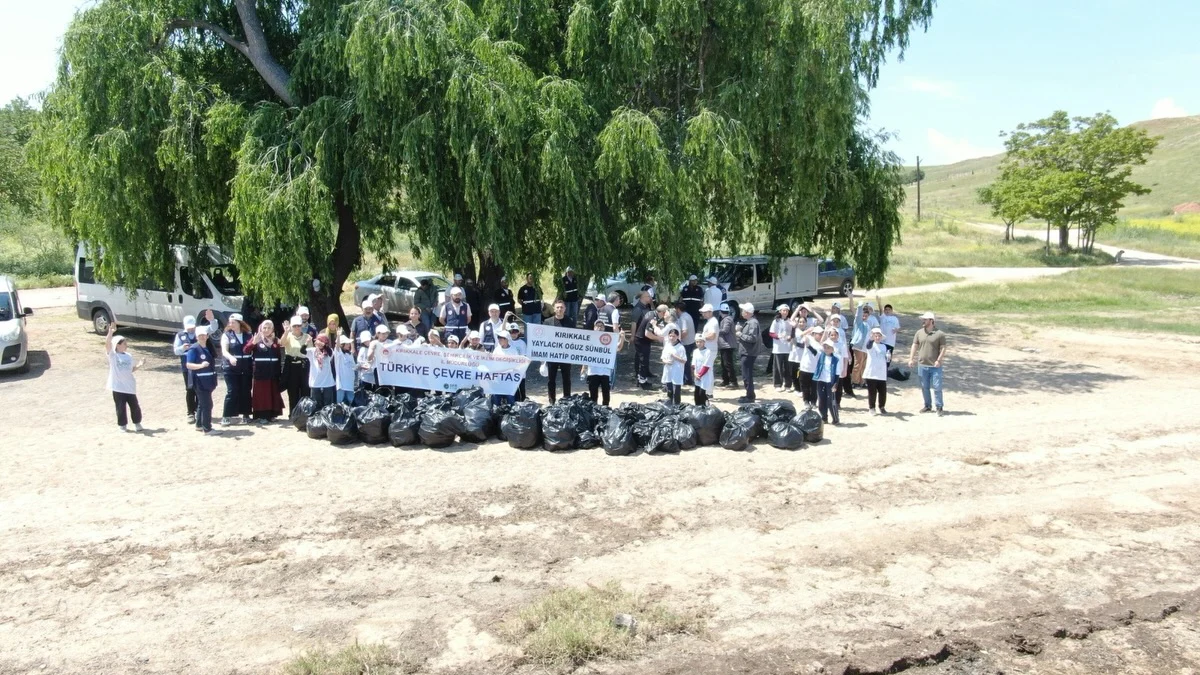 Kırıkkale’de ‘Dünya Bize Emanet’ Sloganıyla Çevre Seferberliği: Karaahmetli’de Temizlik Etkinliği Düzenlendi